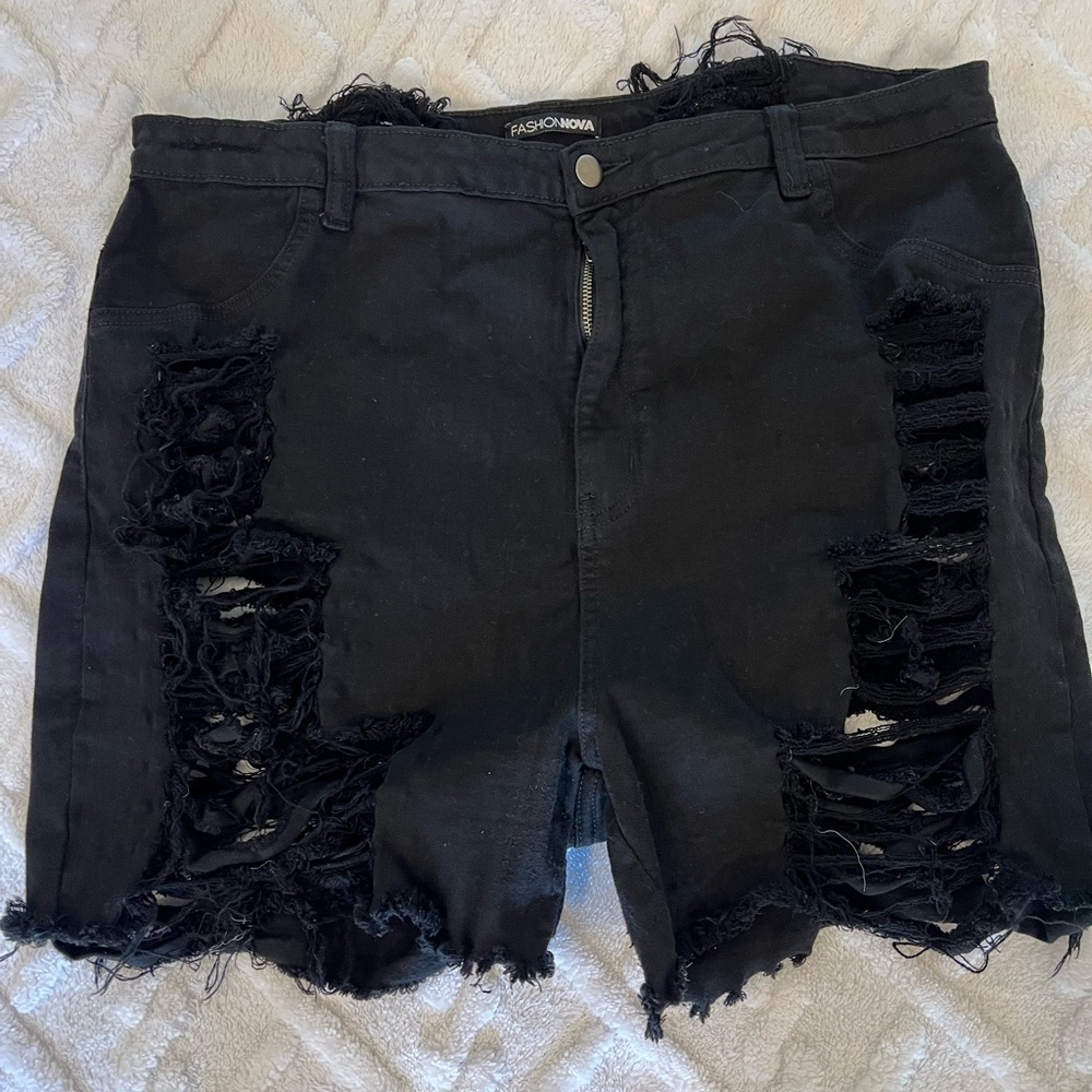 2X fashion, nova shredded shorts new with tag set - Picture 6 of 8